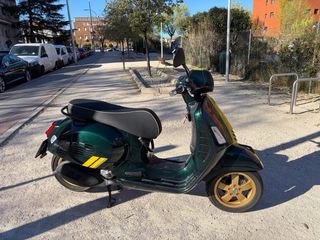 Vespa GTS 300 Súper Racing Sixties