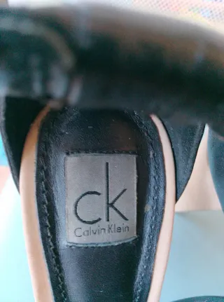 Sandali Calvin Klein neri e beige