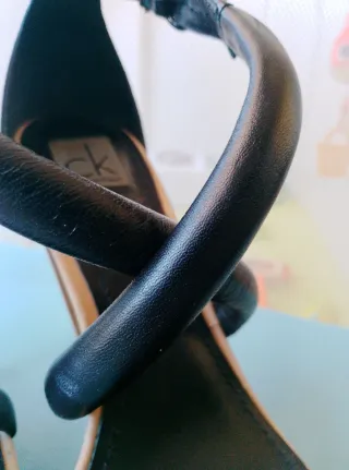 Sandali Calvin Klein neri e beige