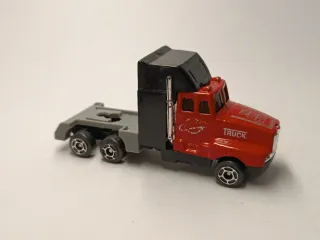 Lotto di 5 trattori Coca-Cola e altri 1/64