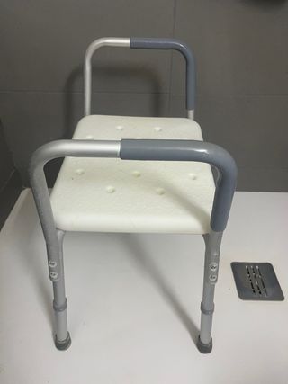 Taburete de ducha plateado y blanco