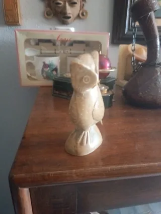 Estatuilla de búho de mármol