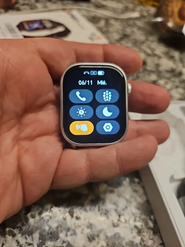 Smartwatch Gris y Plata