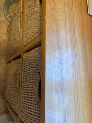 Mueble de mimbre con 6 cestas