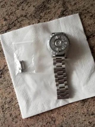 Reloj de pulsera con calavera y zodiaco