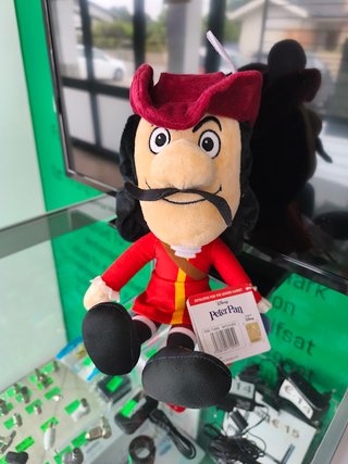 Peluche Capitão Gancho Peter Pan 33cm