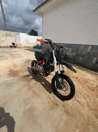 Pit Bike IMR 125cc 4T Negra y Naranja
