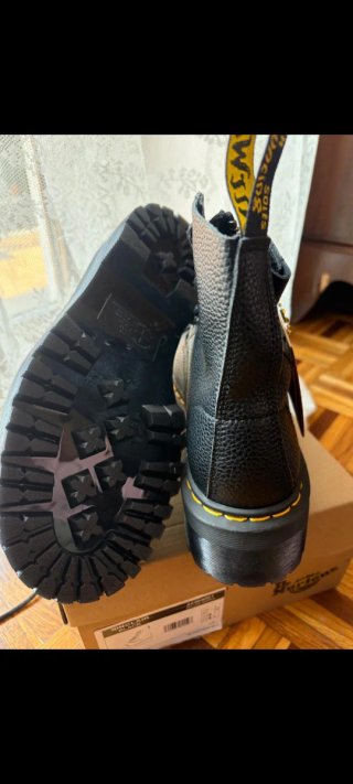Stivaletti Dr. Martens neri con zip