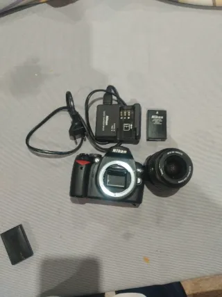 Cámara Nikon d60 para piezas  objetivo y cargador