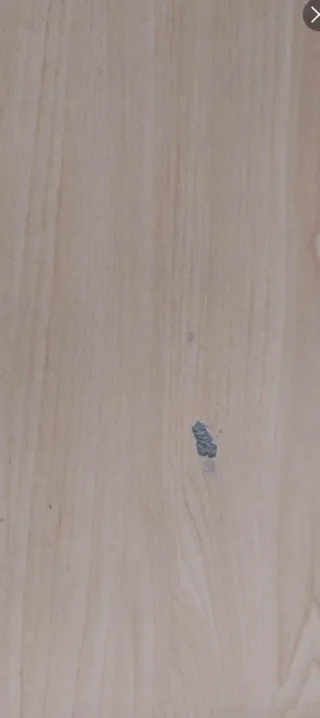 Escritorio de madera con cajones