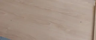 Escritorio de madera con cajones