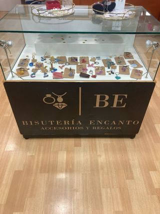 Se vende vitrinas y muebles de oficina!