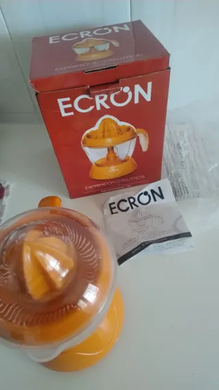 Exprimidor ECRON 0.75L Naranja. Urge venta