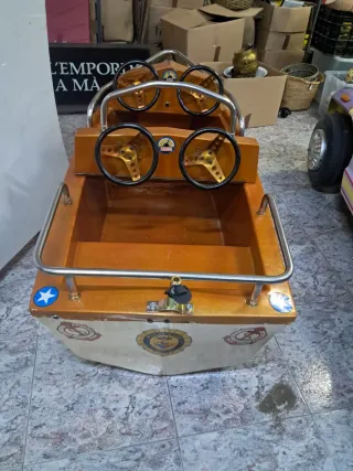 Barca infantil tipo policía