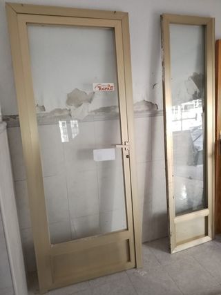 Puerta de cristal escaparate