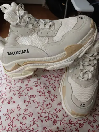 Zapatillas deportivas talla 42 originales unisex .