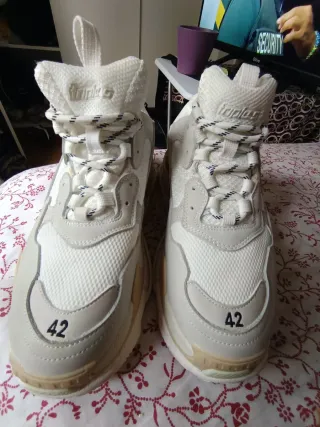 Zapatillas deportivas talla 42 originales unisex .