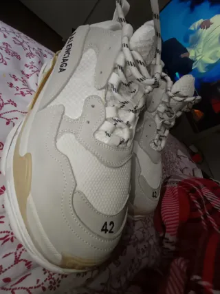 Zapatillas deportivas talla 42 originales unisex .