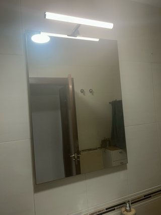 Lavabo colgante con mueble y espejo