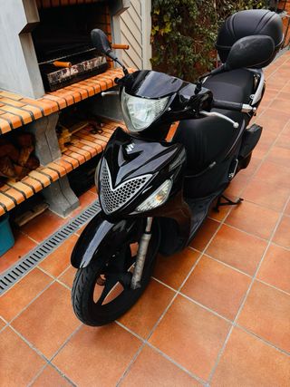Suzuki Sixteen 125cc Scooter Negra