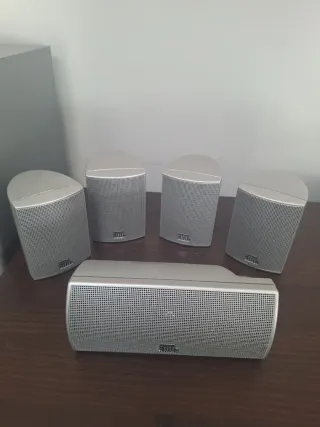 Subwoofer JBL y 5 altavoces