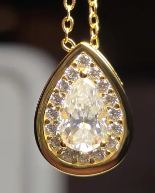 Collana con pendente Moissanite taglio goccia