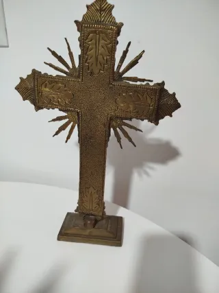 Crucifijo Bronce y Terciopelo