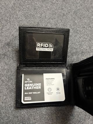 Cartera negra de piel Ripcurl