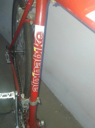 Bicicleta de carretera antigua para restaurar.