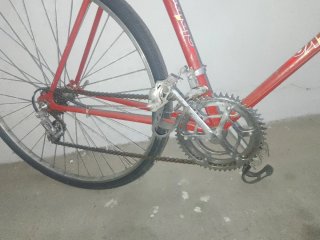 Bicicleta de carretera antigua para restaurar.
