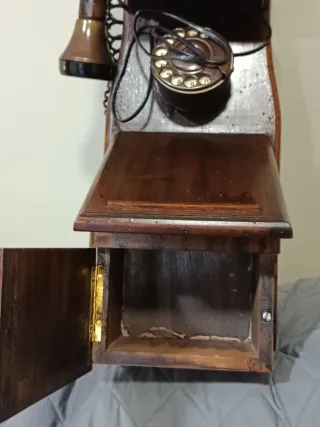 Teléfono antiguo de pared madera y bronce