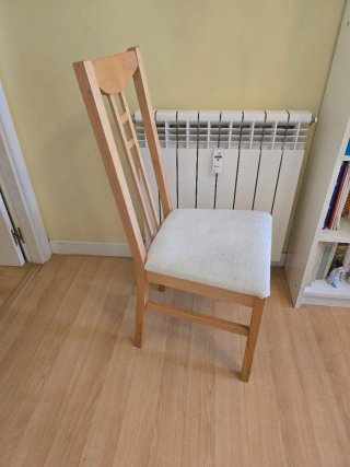 Silla beige estilo deco madera haya tela