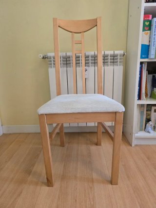 Silla beige estilo deco madera haya tela