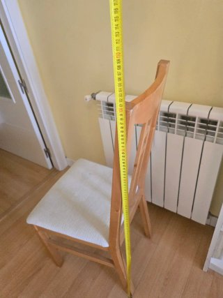 Silla beige estilo deco madera haya tela