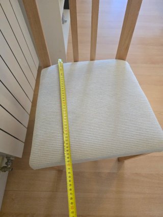 Silla beige estilo deco madera haya tela