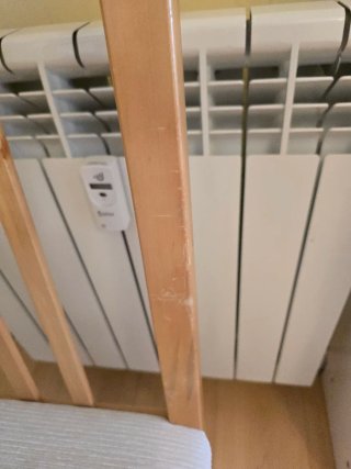 Silla beige estilo deco madera haya tela