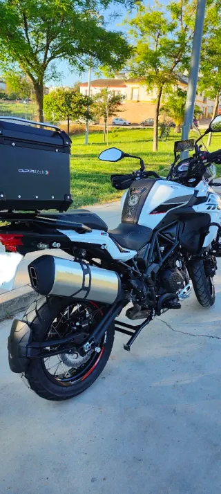 Benelli TRK 502X 2025 Blanca