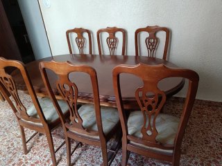 Mesa de salón extensible de madera y 6 sillas