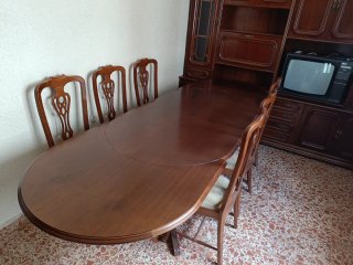 Mesa de salón extensible de madera y 6 sillas