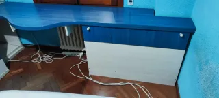 Armario amplio con librería, escritorio y zapatero