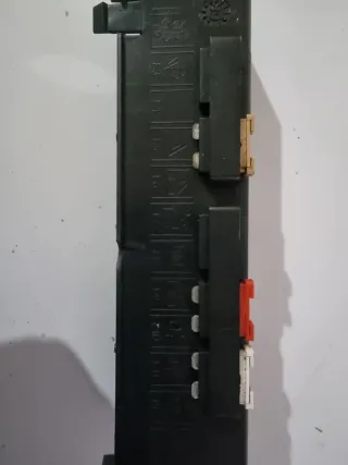 Tapa Fusibles y Relés Peugeot 205