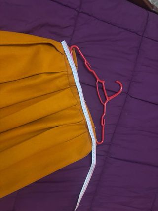 Falda niña regional amarilla con estampado