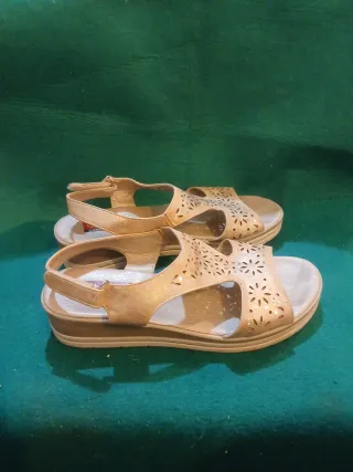 Sandalias Beige/Dorado Talla 40