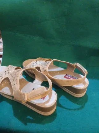 Sandalias Beige/Dorado Talla 40