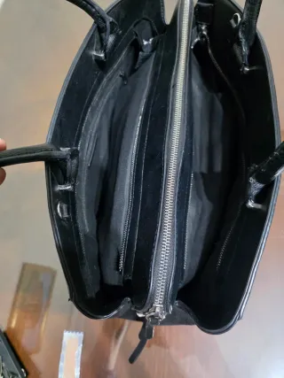 Bolso negro con textura