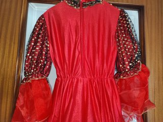 Costume da spagnola con velo rosso
