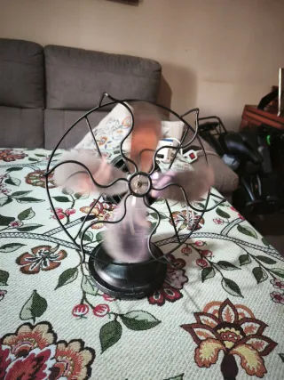 Ventilador antiguo de metal