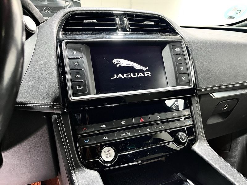 Jaguar F-Pace 2017, foto 20