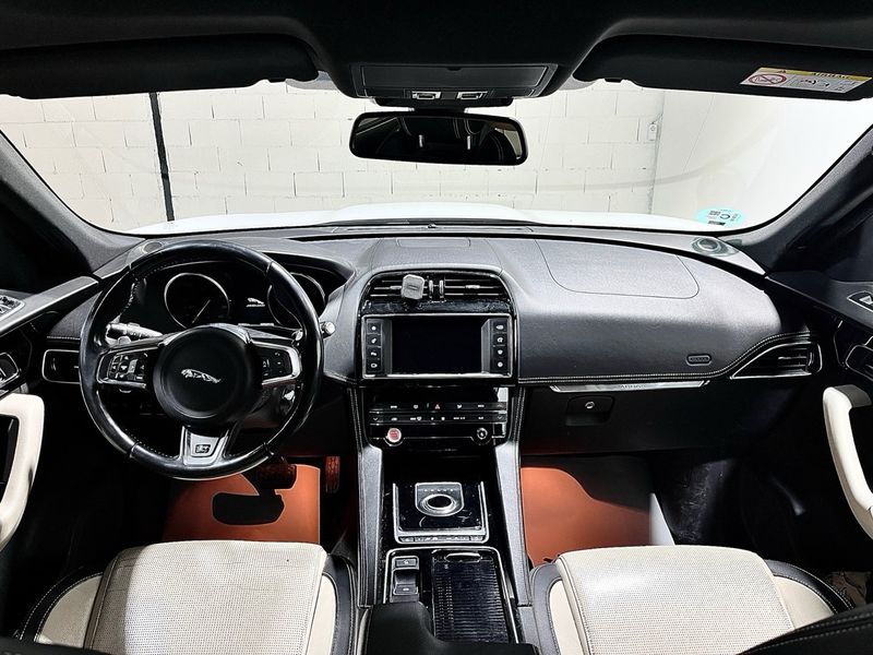 Jaguar F-Pace 2017, foto 11