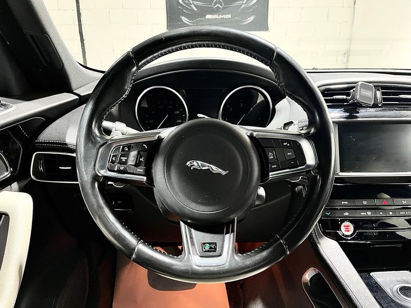 Jaguar F-Pace 2017, foto 12